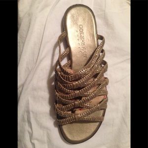 COLE HAAN ---- resort sandals 7  1/2B